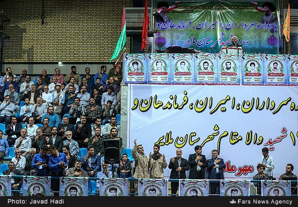 گزارش تصویری / یادواره سرداران و 1100 شهید ملایر گزارش تصویری / یادواره سرداران و 1100 شهید ملایر / یادواره امیران، فرماندهان، سرداران و 1100 شهید شهرستان ملایر به مناسبت گرامیداشت هفته دفاع مقدس ظهر پنجشنبه یکم مهر با حضور سردار قاسم سلیمانی در شهرستان ملایر برگزار شد.