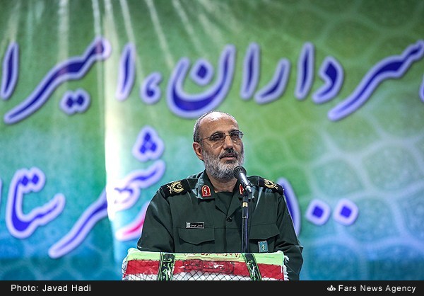 گزارش تصویری / یادواره سرداران و 1100 شهید ملایر گزارش تصویری / یادواره سرداران و 1100 شهید ملایر / یادواره امیران، فرماندهان، سرداران و 1100 شهید شهرستان ملایر به مناسبت گرامیداشت هفته دفاع مقدس ظهر پنجشنبه یکم مهر با حضور سردار قاسم سلیمانی در شهرستان ملایر برگزار شد.