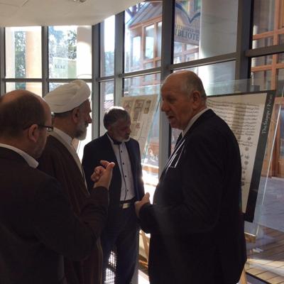 گزارش تصویری / سفر رئیس سازمان اوقاف و امور خیریه به بوسنی وهرز گووین / حجت الاسلام والمسلیمن علی محمدی نماینده ولی فقیه و رئیس سازمان اوقاف و امور خیریه کشورمان و هیات همراه که به دعوت دکتر سنائید زاییمویچ رئیس اوقاف جمعیت اسلامی بوسنی وهرز گووین وارد سارایوو شد. و با حسین افندی کاوازویچ رئیس العلما و ریاست سازمان جمعیت اسلامی بوسنی و هرزگووین دیدار و گفت وگو کرد.