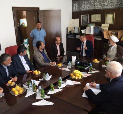 گزارش تصویری / سفر رئیس سازمان اوقاف و امور خیریه به بوسنی وهرز گووین / حجت الاسلام والمسلیمن علی محمدی نماینده ولی فقیه و رئیس سازمان اوقاف و امور خیریه کشورمان و هیات همراه که به دعوت دکتر سنائید زاییمویچ رئیس اوقاف جمعیت اسلامی بوسنی وهرز گووین وارد سارایوو شد. و با حسین افندی کاوازویچ رئیس العلما و ریاست سازمان جمعیت اسلامی بوسنی و هرزگووین دیدار و گفت وگو کرد.