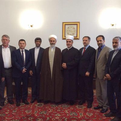 گزارش تصویری / سفر رئیس سازمان اوقاف و امور خیریه به بوسنی وهرز گووین / حجت الاسلام والمسلیمن علی محمدی نماینده ولی فقیه و رئیس سازمان اوقاف و امور خیریه کشورمان و هیات همراه که به دعوت دکتر سنائید زاییمویچ رئیس اوقاف جمعیت اسلامی بوسنی وهرز گووین وارد سارایوو شد. و با حسین افندی کاوازویچ رئیس العلما و ریاست سازمان جمعیت اسلامی بوسنی و هرزگووین دیدار و گفت وگو کرد.