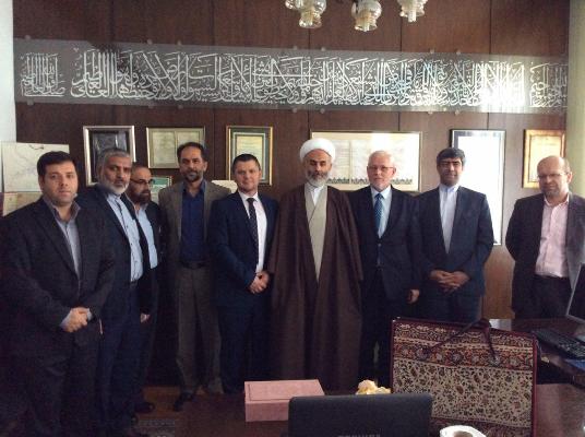 گزارش تصویری / سفر رئیس سازمان اوقاف و امور خیریه به بوسنی وهرز گووین / حجت الاسلام والمسلیمن علی محمدی نماینده ولی فقیه و رئیس سازمان اوقاف و امور خیریه کشورمان و هیات همراه که به دعوت دکتر سنائید زاییمویچ رئیس اوقاف جمعیت اسلامی بوسنی وهرز گووین وارد سارایوو شد. و با حسین افندی کاوازویچ رئیس العلما و ریاست سازمان جمعیت اسلامی بوسنی و هرزگووین دیدار و گفت وگو کرد.