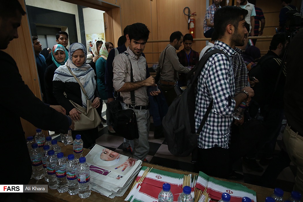 گزارش تصویری / همایش های انتخاباتی نامزدهای انتخابات ریاست جمهوری / همایش انتخاباتی سیدمصطفی میرسلیم در موسسه رفاه، اولین همایش انتخاباتی آیت‌الله رئیسی در سالن شهدای هفت تیر تهران و اولین گردهمایی جوانان حامی حجت‌الاسلام حسن روحانی در مجموعه فرهنگی اریکه ایرانیان تهران برگزار شد.