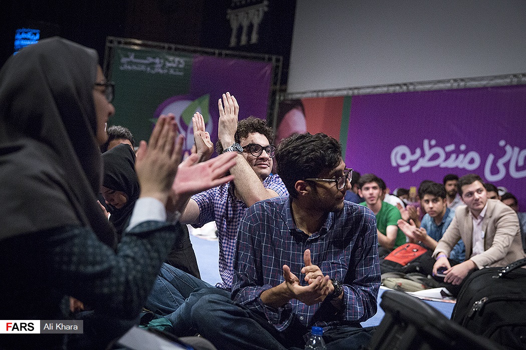 گزارش تصویری / همایش های انتخاباتی نامزدهای انتخابات ریاست جمهوری / همایش انتخاباتی سیدمصطفی میرسلیم در موسسه رفاه، اولین همایش انتخاباتی آیت‌الله رئیسی در سالن شهدای هفت تیر تهران و اولین گردهمایی جوانان حامی حجت‌الاسلام حسن روحانی در مجموعه فرهنگی اریکه ایرانیان تهران برگزار شد.