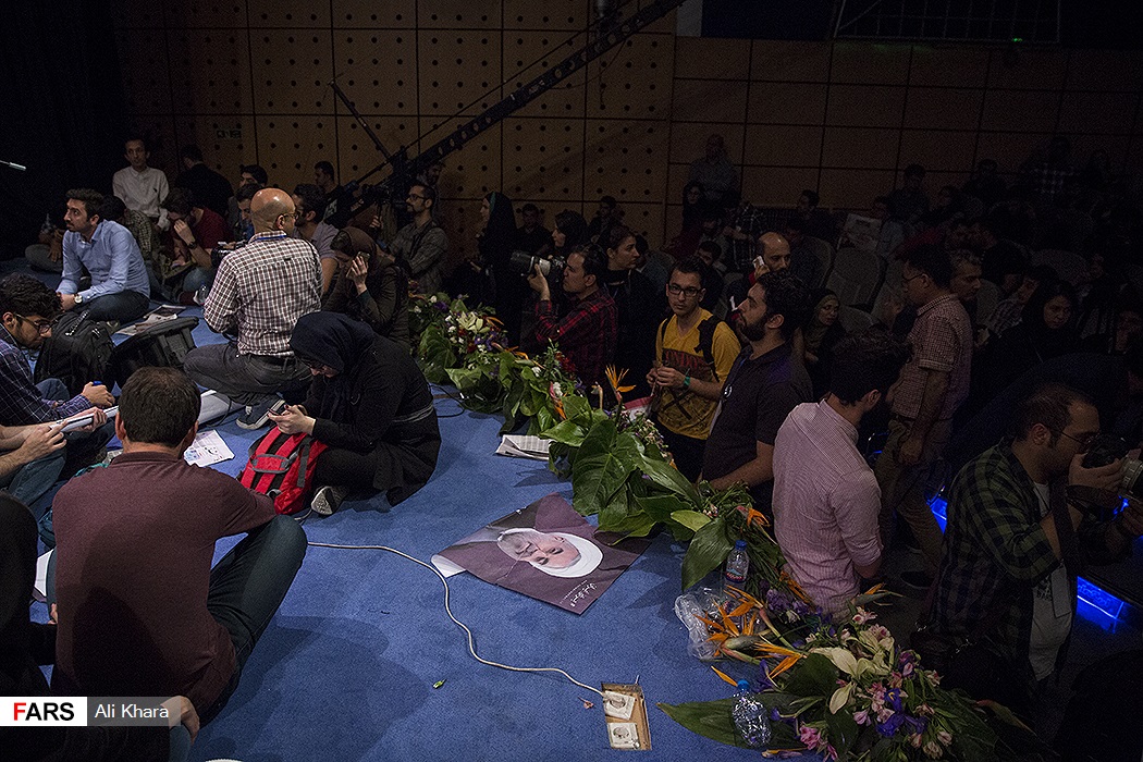 گزارش تصویری / همایش های انتخاباتی نامزدهای انتخابات ریاست جمهوری / همایش انتخاباتی سیدمصطفی میرسلیم در موسسه رفاه، اولین همایش انتخاباتی آیت‌الله رئیسی در سالن شهدای هفت تیر تهران و اولین گردهمایی جوانان حامی حجت‌الاسلام حسن روحانی در مجموعه فرهنگی اریکه ایرانیان تهران برگزار شد.