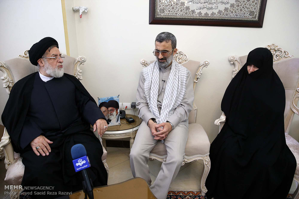 گزارش تصویری / عیادت نماینده مقام معظم رهبری از جانبازان / در سالروز ولادت باسعادت قمر بنی هاشم حضرت اباالفضل‌العباس علیه‌السلام و روز جانباز، حجت الاسلام شهیدی از جانب امام خامنه‌ای رهبر معظم انقلاب اسلامی با حضور در منازل تعدادی از جانبازان در تهران از رشادت، صبر و استقامت ایثارگران تجلیل کردند.