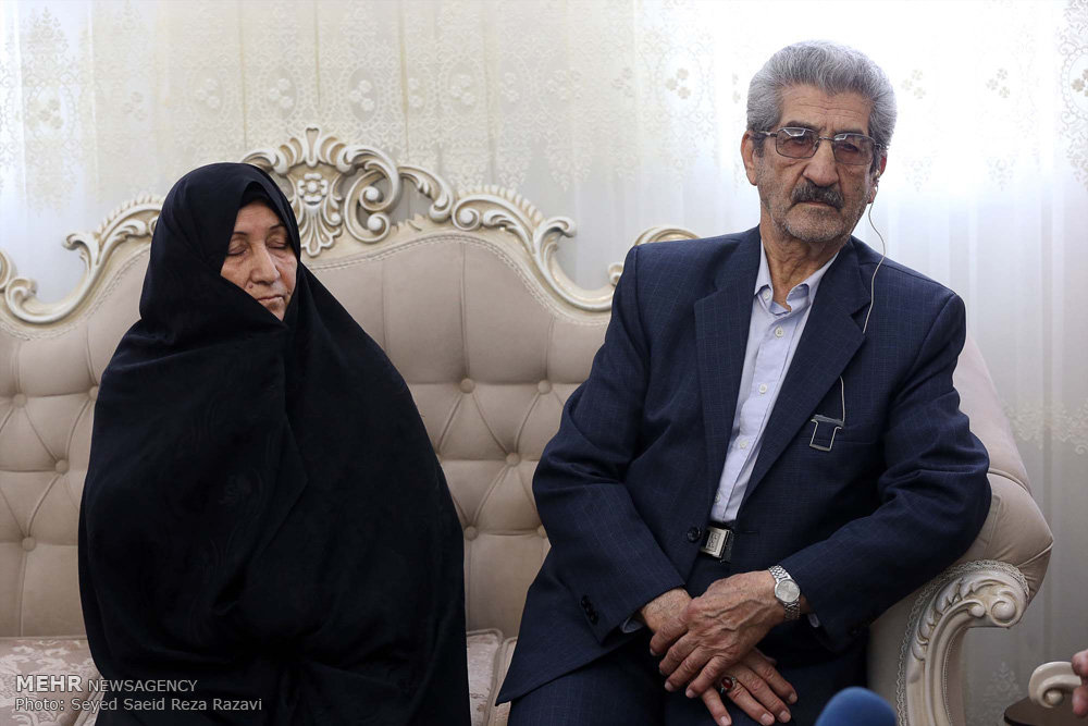 گزارش تصویری / عیادت نماینده مقام معظم رهبری از جانبازان / در سالروز ولادت باسعادت قمر بنی هاشم حضرت اباالفضل‌العباس علیه‌السلام و روز جانباز، حجت الاسلام شهیدی از جانب امام خامنه‌ای رهبر معظم انقلاب اسلامی با حضور در منازل تعدادی از جانبازان در تهران از رشادت، صبر و استقامت ایثارگران تجلیل کردند.