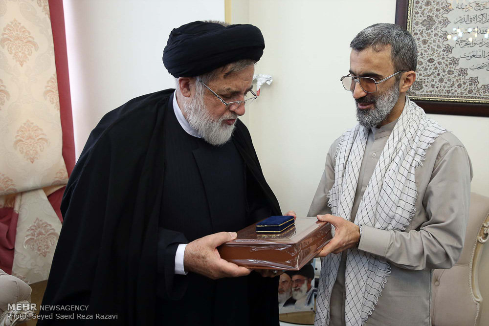 گزارش تصویری / عیادت نماینده مقام معظم رهبری از جانبازان / در سالروز ولادت باسعادت قمر بنی هاشم حضرت اباالفضل‌العباس علیه‌السلام و روز جانباز، حجت الاسلام شهیدی از جانب امام خامنه‌ای رهبر معظم انقلاب اسلامی با حضور در منازل تعدادی از جانبازان در تهران از رشادت، صبر و استقامت ایثارگران تجلیل کردند.