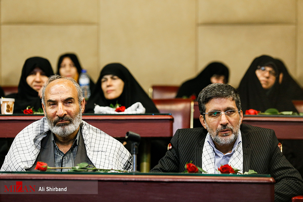 گزارش تصویری / یادواره 304ذشهید سپاه حفاظت انصارالمهدی با حضور رئیس مجلس / مراسم یادواره 304 شهید سپاه حفاظت انصارالمهدی روز پنج شنبه با حضور علی لاریجانی رییس مجلس شورای اسلامی در محل قدیم مجلس شورای اسلامی برگزار شد.