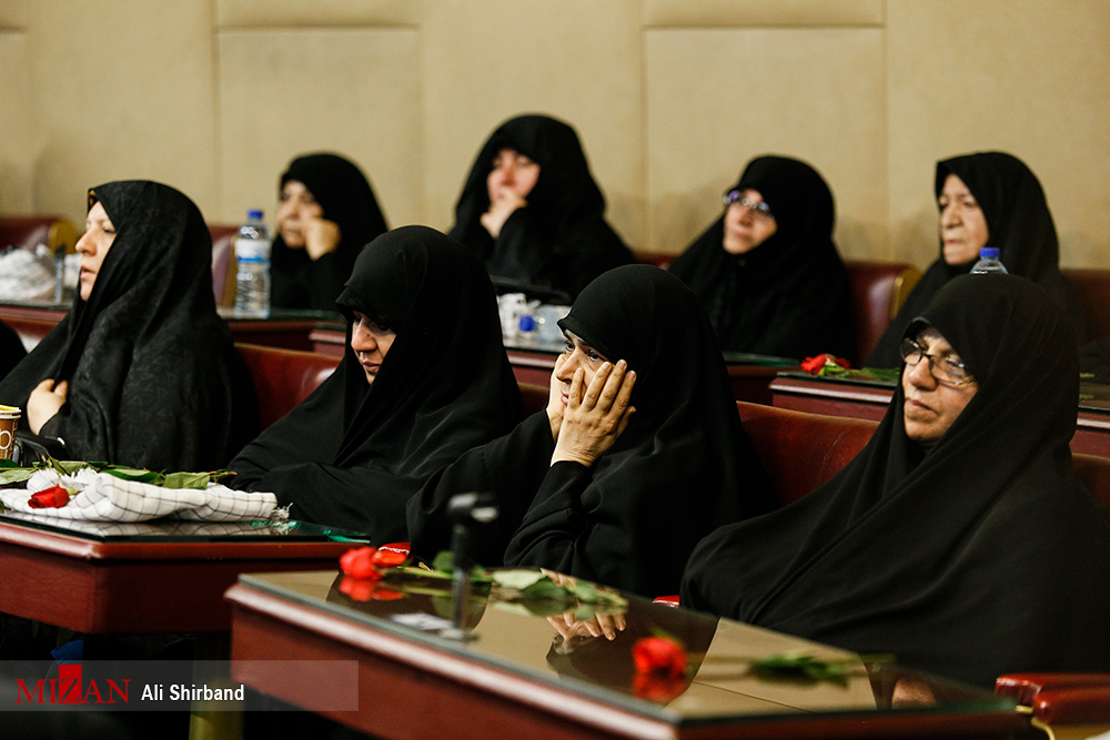 گزارش تصویری / یادواره 304ذشهید سپاه حفاظت انصارالمهدی با حضور رئیس مجلس / مراسم یادواره 304 شهید سپاه حفاظت انصارالمهدی روز پنج شنبه با حضور علی لاریجانی رییس مجلس شورای اسلامی در محل قدیم مجلس شورای اسلامی برگزار شد.