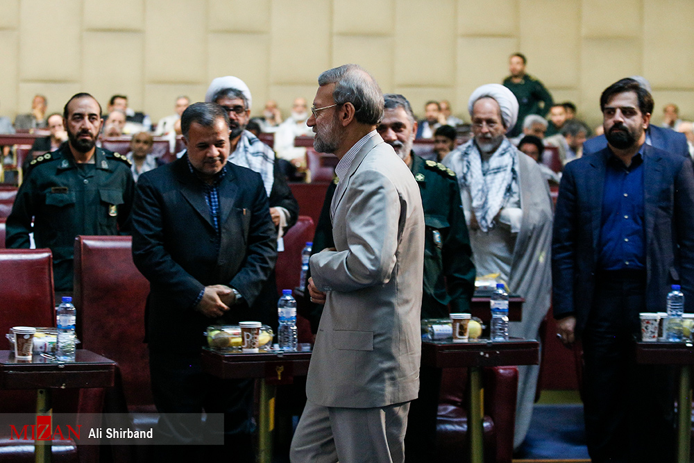 گزارش تصویری / یادواره 304ذشهید سپاه حفاظت انصارالمهدی با حضور رئیس مجلس / مراسم یادواره 304 شهید سپاه حفاظت انصارالمهدی روز پنج شنبه با حضور علی لاریجانی رییس مجلس شورای اسلامی در محل قدیم مجلس شورای اسلامی برگزار شد.