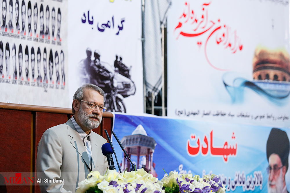 گزارش تصویری / یادواره 304ذشهید سپاه حفاظت انصارالمهدی با حضور رئیس مجلس / مراسم یادواره 304 شهید سپاه حفاظت انصارالمهدی روز پنج شنبه با حضور علی لاریجانی رییس مجلس شورای اسلامی در محل قدیم مجلس شورای اسلامی برگزار شد.