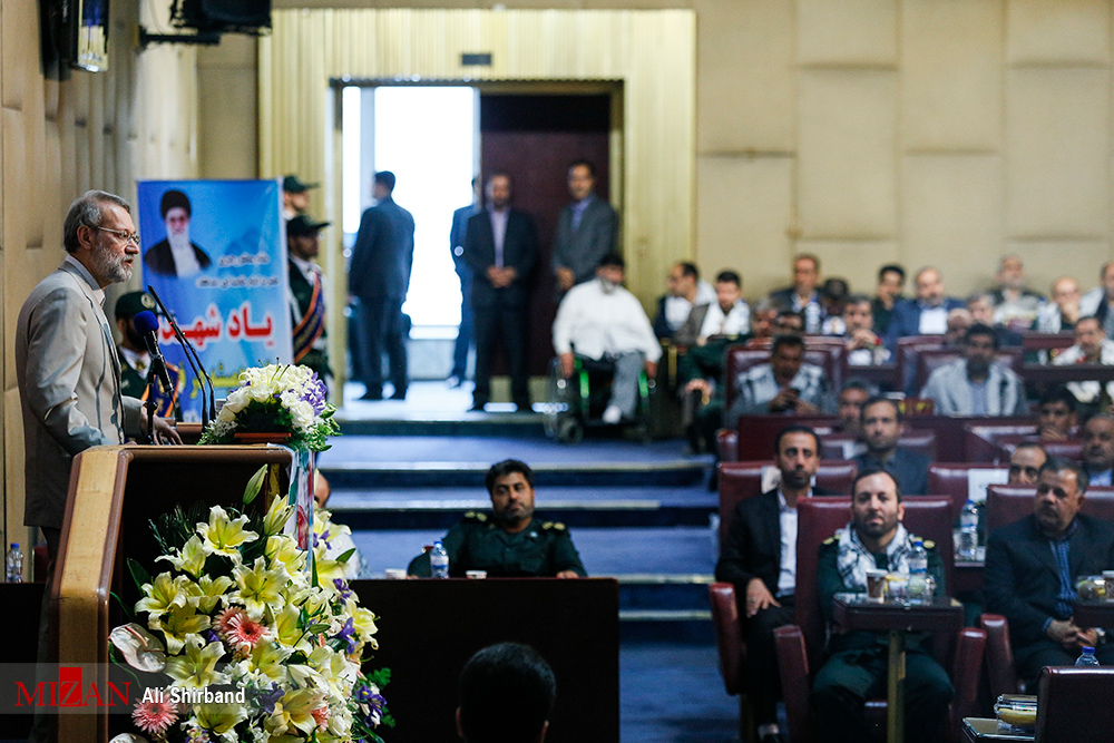 گزارش تصویری / یادواره 304ذشهید سپاه حفاظت انصارالمهدی با حضور رئیس مجلس / مراسم یادواره 304 شهید سپاه حفاظت انصارالمهدی روز پنج شنبه با حضور علی لاریجانی رییس مجلس شورای اسلامی در محل قدیم مجلس شورای اسلامی برگزار شد.