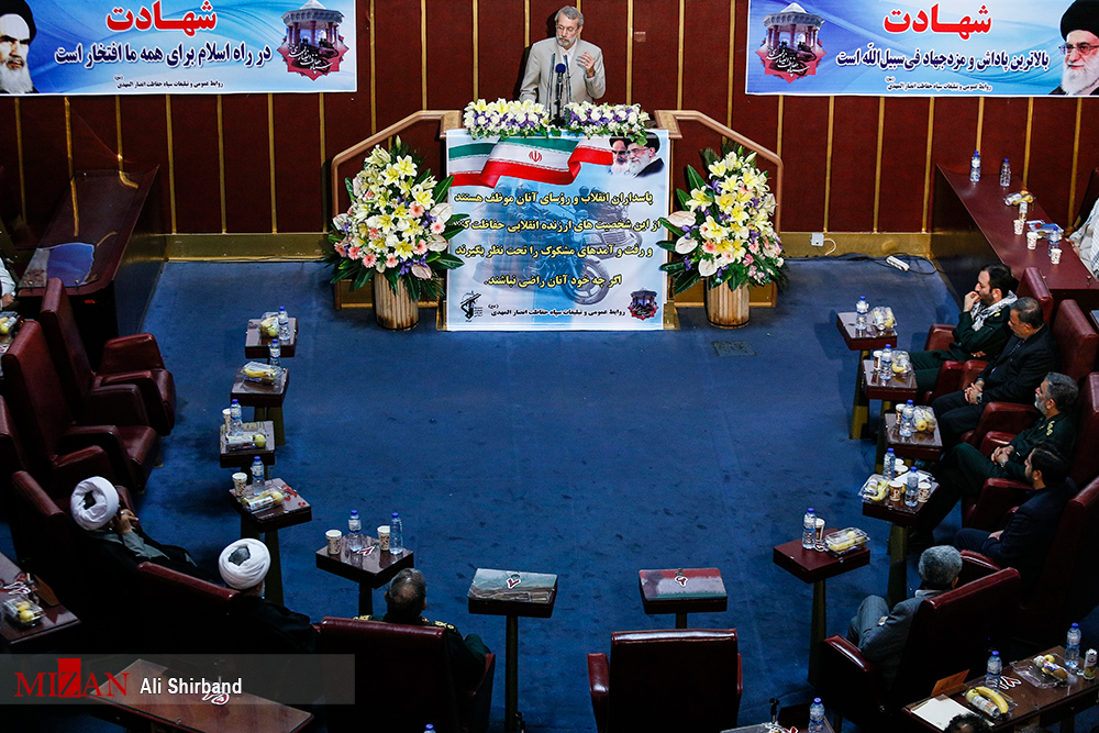 گزارش تصویری / یادواره 304ذشهید سپاه حفاظت انصارالمهدی با حضور رئیس مجلس / مراسم یادواره 304 شهید سپاه حفاظت انصارالمهدی روز پنج شنبه با حضور علی لاریجانی رییس مجلس شورای اسلامی در محل قدیم مجلس شورای اسلامی برگزار شد.