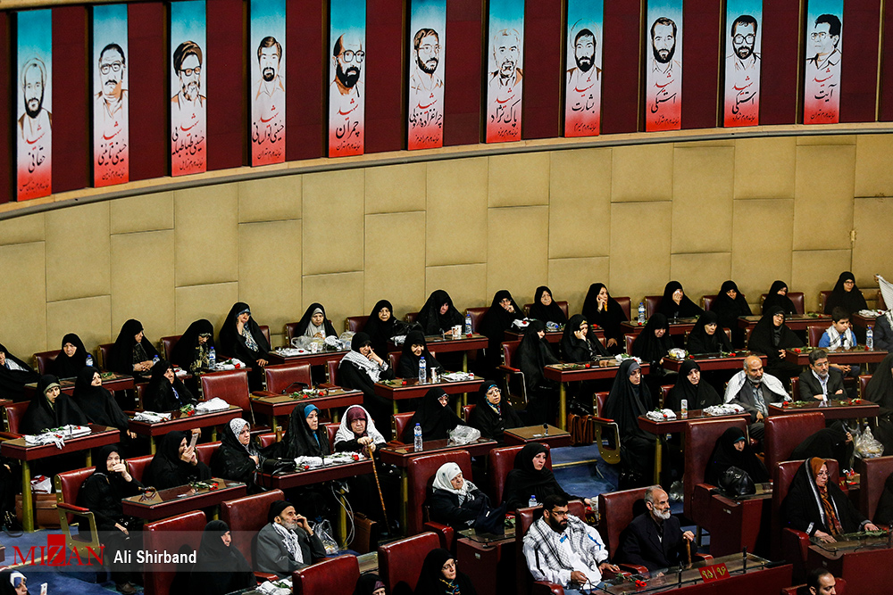 گزارش تصویری / یادواره 304ذشهید سپاه حفاظت انصارالمهدی با حضور رئیس مجلس / مراسم یادواره 304 شهید سپاه حفاظت انصارالمهدی روز پنج شنبه با حضور علی لاریجانی رییس مجلس شورای اسلامی در محل قدیم مجلس شورای اسلامی برگزار شد.