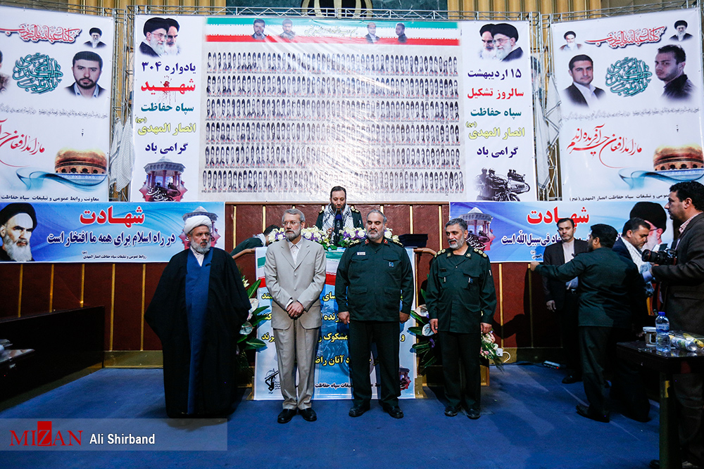 گزارش تصویری / یادواره 304ذشهید سپاه حفاظت انصارالمهدی با حضور رئیس مجلس / مراسم یادواره 304 شهید سپاه حفاظت انصارالمهدی روز پنج شنبه با حضور علی لاریجانی رییس مجلس شورای اسلامی در محل قدیم مجلس شورای اسلامی برگزار شد.