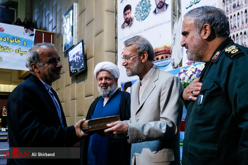 گزارش تصویری / یادواره 304ذشهید سپاه حفاظت انصارالمهدی با حضور رئیس مجلس / مراسم یادواره 304 شهید سپاه حفاظت انصارالمهدی روز پنج شنبه با حضور علی لاریجانی رییس مجلس شورای اسلامی در محل قدیم مجلس شورای اسلامی برگزار شد.