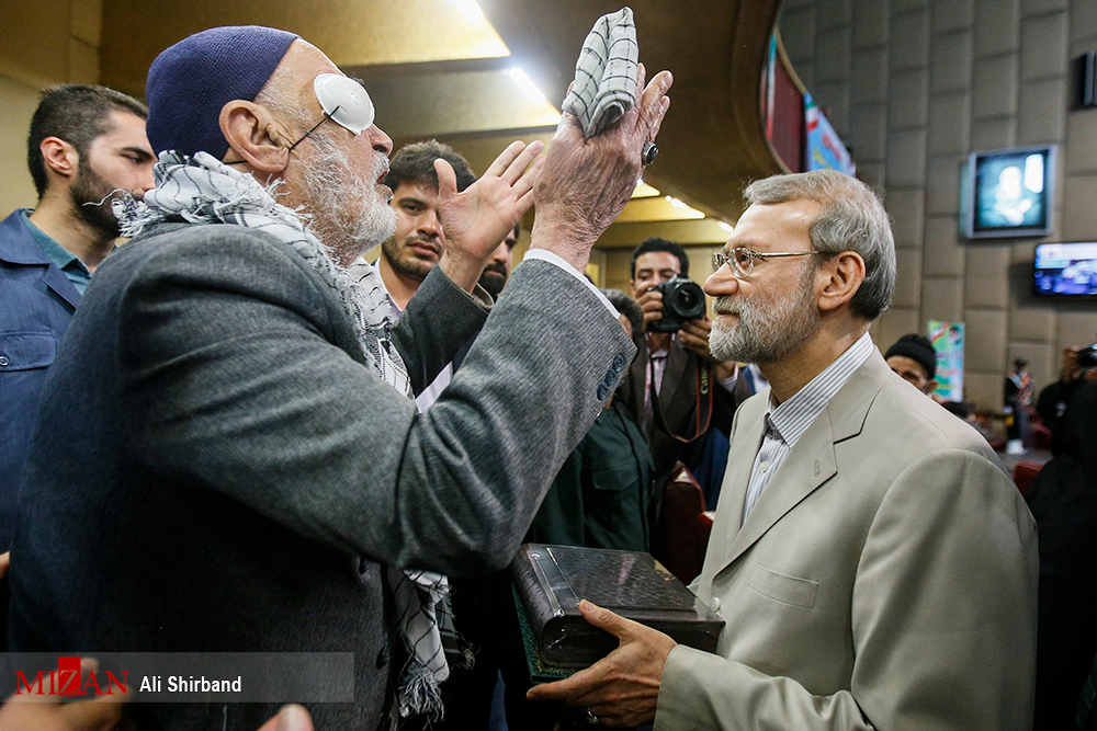 گزارش تصویری / یادواره 304ذشهید سپاه حفاظت انصارالمهدی با حضور رئیس مجلس / مراسم یادواره 304 شهید سپاه حفاظت انصارالمهدی روز پنج شنبه با حضور علی لاریجانی رییس مجلس شورای اسلامی در محل قدیم مجلس شورای اسلامی برگزار شد.