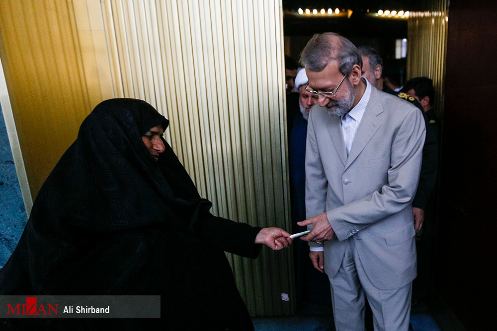 گزارش تصویری / یادواره 304ذشهید سپاه حفاظت انصارالمهدی با حضور رئیس مجلس / مراسم یادواره 304 شهید سپاه حفاظت انصارالمهدی روز پنج شنبه با حضور علی لاریجانی رییس مجلس شورای اسلامی در محل قدیم مجلس شورای اسلامی برگزار شد.