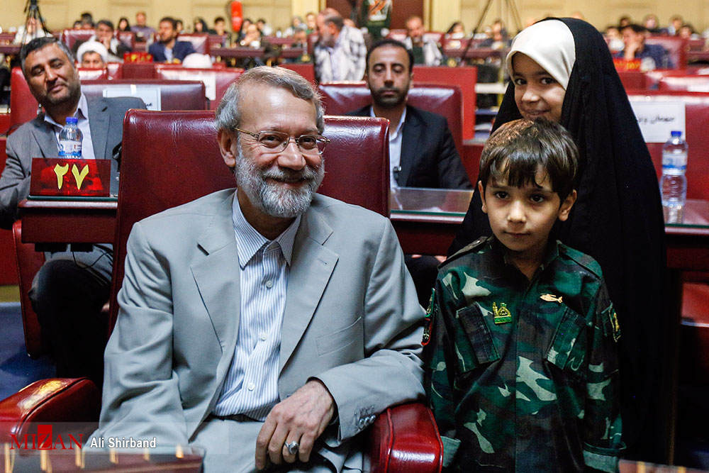 گزارش تصویری / یادواره 304ذشهید سپاه حفاظت انصارالمهدی با حضور رئیس مجلس / مراسم یادواره 304 شهید سپاه حفاظت انصارالمهدی روز پنج شنبه با حضور علی لاریجانی رییس مجلس شورای اسلامی در محل قدیم مجلس شورای اسلامی برگزار شد.