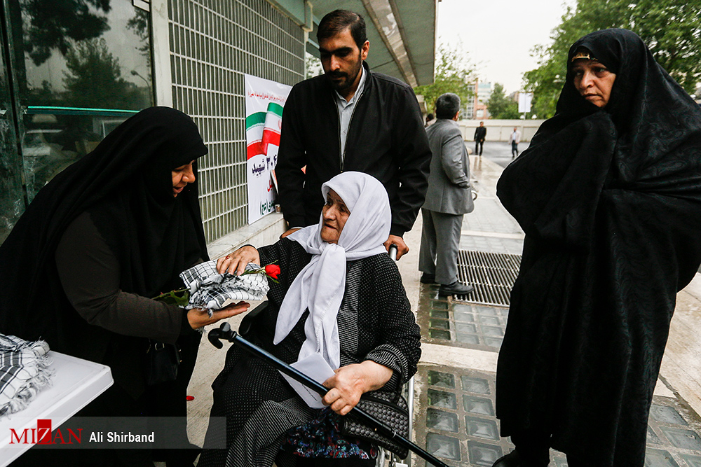 گزارش تصویری / یادواره 304ذشهید سپاه حفاظت انصارالمهدی با حضور رئیس مجلس / مراسم یادواره 304 شهید سپاه حفاظت انصارالمهدی روز پنج شنبه با حضور علی لاریجانی رییس مجلس شورای اسلامی در محل قدیم مجلس شورای اسلامی برگزار شد.