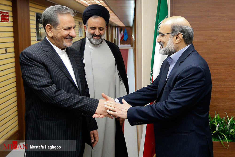 گزارش تصویری / دومین مناظره تلویزیونی نامزدهای انتخابات ریاست جمهوری / حجت الاسلام ابراهیم رئیسی، اسحاق جهانگیری، سیدمصطفی میرسلیم، حجت الاسلام حسن روحانی، محمدباقر قالیباف و سید مصطفی هاشمی طبا جمعه پانزدهم اردیبهشت برای دومین بار در مناظره انتخابات ریاست جمهوری در صدا و سیما شرکت کردند.