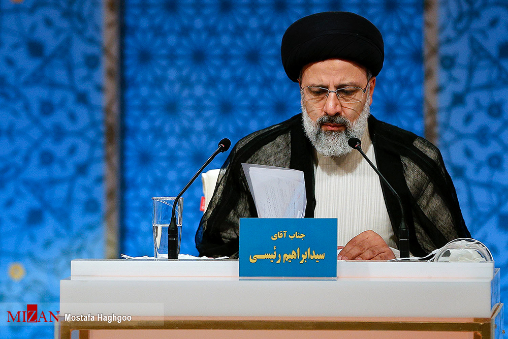 گزارش تصویری / دومین مناظره تلویزیونی نامزدهای انتخابات ریاست جمهوری / حجت الاسلام ابراهیم رئیسی، اسحاق جهانگیری، سیدمصطفی میرسلیم، حجت الاسلام حسن روحانی، محمدباقر قالیباف و سید مصطفی هاشمی طبا جمعه پانزدهم اردیبهشت برای دومین بار در مناظره انتخابات ریاست جمهوری در صدا و سیما شرکت کردند.