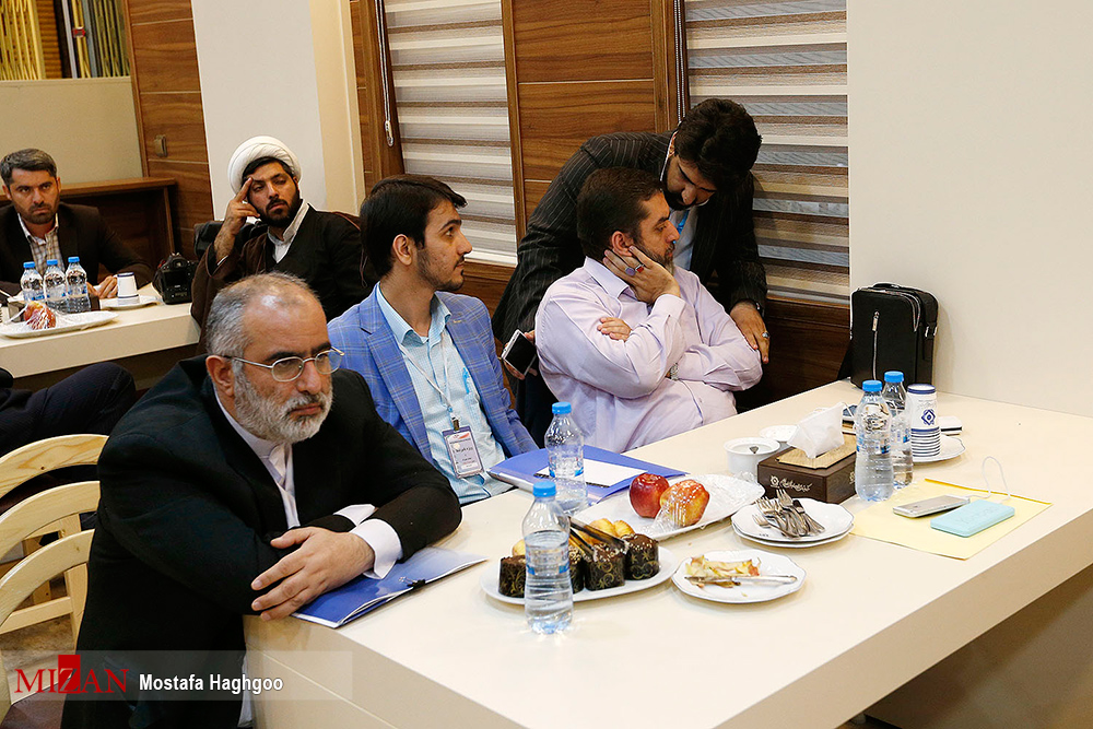 گزارش تصویری / دومین مناظره تلویزیونی نامزدهای انتخابات ریاست جمهوری / حجت الاسلام ابراهیم رئیسی، اسحاق جهانگیری، سیدمصطفی میرسلیم، حجت الاسلام حسن روحانی، محمدباقر قالیباف و سید مصطفی هاشمی طبا جمعه پانزدهم اردیبهشت برای دومین بار در مناظره انتخابات ریاست جمهوری در صدا و سیما شرکت کردند.