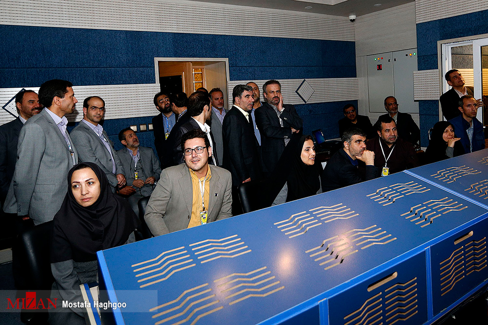 گزارش تصویری / دومین مناظره تلویزیونی نامزدهای انتخابات ریاست جمهوری / حجت الاسلام ابراهیم رئیسی، اسحاق جهانگیری، سیدمصطفی میرسلیم، حجت الاسلام حسن روحانی، محمدباقر قالیباف و سید مصطفی هاشمی طبا جمعه پانزدهم اردیبهشت برای دومین بار در مناظره انتخابات ریاست جمهوری در صدا و سیما شرکت کردند.