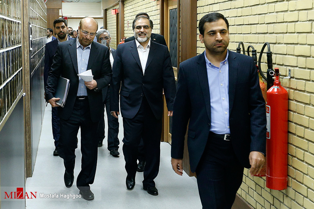 گزارش تصویری / دومین مناظره تلویزیونی نامزدهای انتخابات ریاست جمهوری / حجت الاسلام ابراهیم رئیسی، اسحاق جهانگیری، سیدمصطفی میرسلیم، حجت الاسلام حسن روحانی، محمدباقر قالیباف و سید مصطفی هاشمی طبا جمعه پانزدهم اردیبهشت برای دومین بار در مناظره انتخابات ریاست جمهوری در صدا و سیما شرکت کردند.