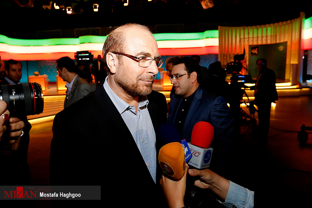 گزارش تصویری / دومین مناظره تلویزیونی نامزدهای انتخابات ریاست جمهوری / حجت الاسلام ابراهیم رئیسی، اسحاق جهانگیری، سیدمصطفی میرسلیم، حجت الاسلام حسن روحانی، محمدباقر قالیباف و سید مصطفی هاشمی طبا جمعه پانزدهم اردیبهشت برای دومین بار در مناظره انتخابات ریاست جمهوری در صدا و سیما شرکت کردند.