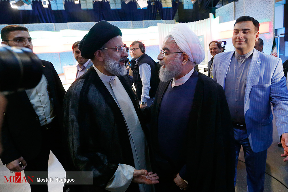 گزارش تصویری / دومین مناظره تلویزیونی نامزدهای انتخابات ریاست جمهوری / حجت الاسلام ابراهیم رئیسی، اسحاق جهانگیری، سیدمصطفی میرسلیم، حجت الاسلام حسن روحانی، محمدباقر قالیباف و سید مصطفی هاشمی طبا جمعه پانزدهم اردیبهشت برای دومین بار در مناظره انتخابات ریاست جمهوری در صدا و سیما شرکت کردند.