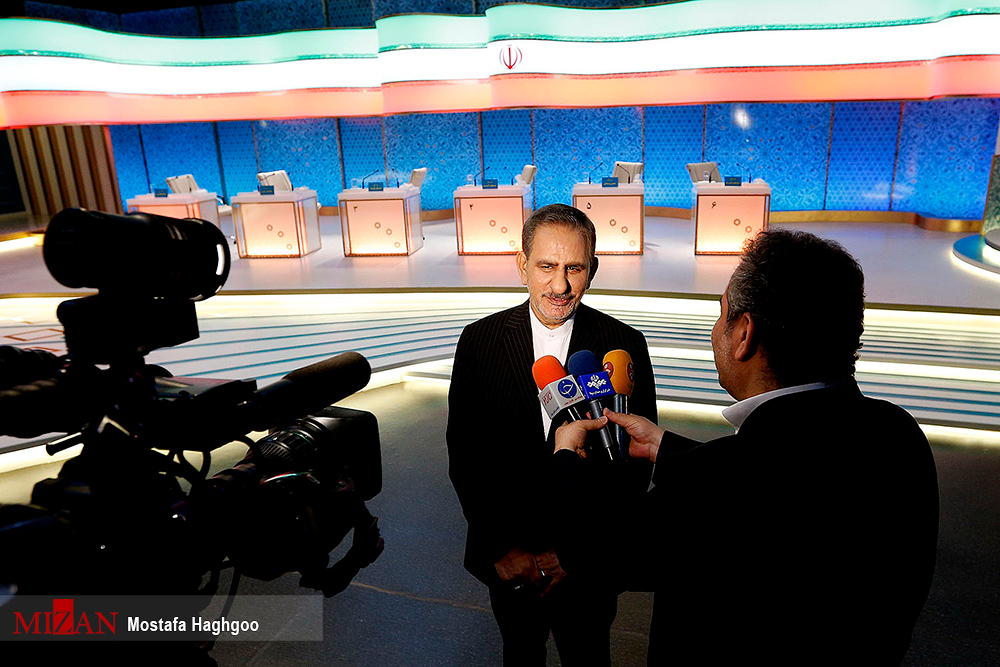 گزارش تصویری / دومین مناظره تلویزیونی نامزدهای انتخابات ریاست جمهوری / حجت الاسلام ابراهیم رئیسی، اسحاق جهانگیری، سیدمصطفی میرسلیم، حجت الاسلام حسن روحانی، محمدباقر قالیباف و سید مصطفی هاشمی طبا جمعه پانزدهم اردیبهشت برای دومین بار در مناظره انتخابات ریاست جمهوری در صدا و سیما شرکت کردند.