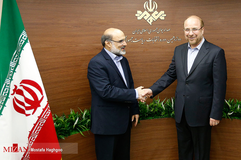 گزارش تصویری / دومین مناظره تلویزیونی نامزدهای انتخابات ریاست جمهوری / حجت الاسلام ابراهیم رئیسی، اسحاق جهانگیری، سیدمصطفی میرسلیم، حجت الاسلام حسن روحانی، محمدباقر قالیباف و سید مصطفی هاشمی طبا جمعه پانزدهم اردیبهشت برای دومین بار در مناظره انتخابات ریاست جمهوری در صدا و سیما شرکت کردند.