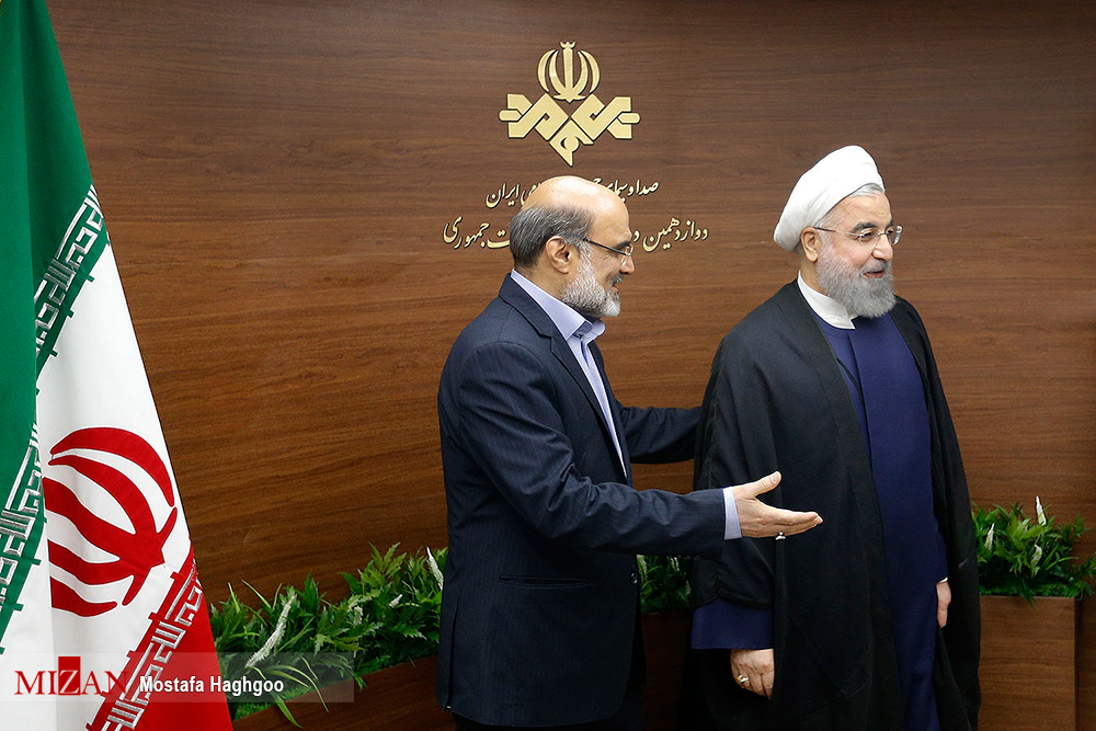 گزارش تصویری / دومین مناظره تلویزیونی نامزدهای انتخابات ریاست جمهوری / حجت الاسلام ابراهیم رئیسی، اسحاق جهانگیری، سیدمصطفی میرسلیم، حجت الاسلام حسن روحانی، محمدباقر قالیباف و سید مصطفی هاشمی طبا جمعه پانزدهم اردیبهشت برای دومین بار در مناظره انتخابات ریاست جمهوری در صدا و سیما شرکت کردند.