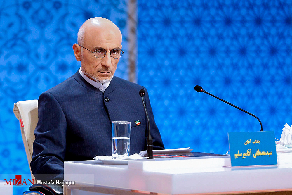 گزارش تصویری / دومین مناظره تلویزیونی نامزدهای انتخابات ریاست جمهوری / حجت الاسلام ابراهیم رئیسی، اسحاق جهانگیری، سیدمصطفی میرسلیم، حجت الاسلام حسن روحانی، محمدباقر قالیباف و سید مصطفی هاشمی طبا جمعه پانزدهم اردیبهشت برای دومین بار در مناظره انتخابات ریاست جمهوری در صدا و سیما شرکت کردند.