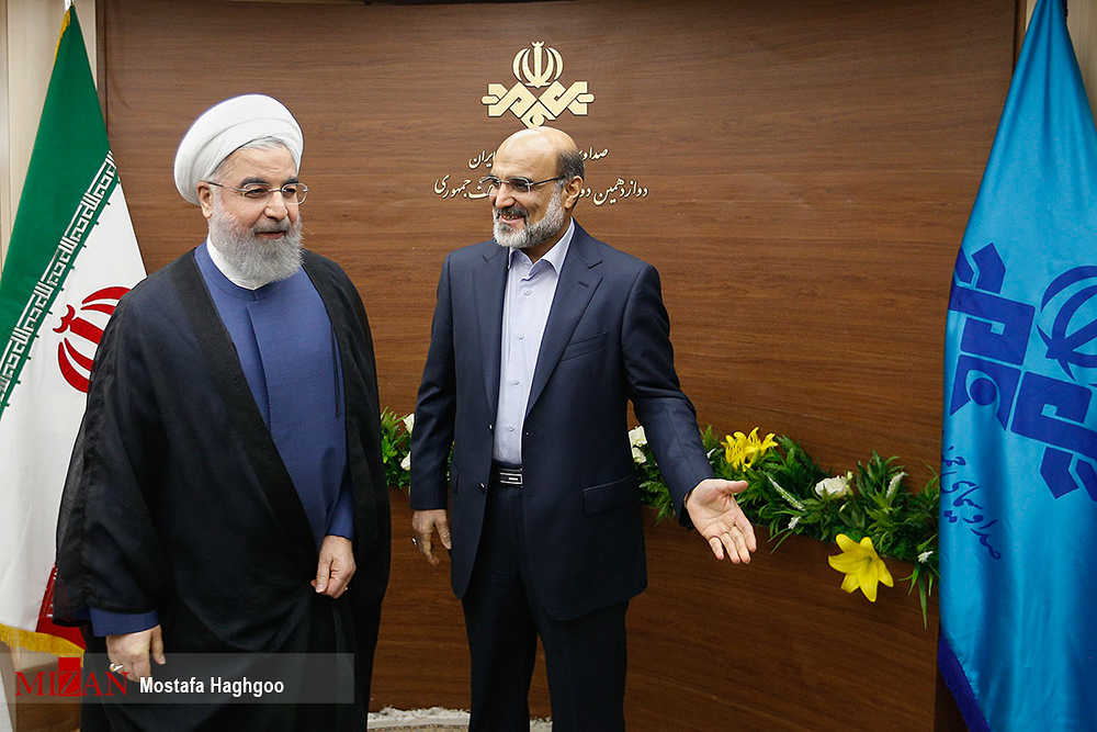 آخرین مناظره تلویزیونی کاندیداهای انتخابات ریاست جمهوری / آخرین مناظره تلویزیونی کاندیداهای دوازدهمین دوره انتخابات ریاست جمهوری با حضور سید ابراهیم رئیسی، حجت الاسلام حسن روحانی، سید مصطفی میرسلیم، مصطفی هاشمی طبا، اسحاق جهانگیری و محمدباقرقالیباف روز جمعه بیست و دوم اردیبهشت در صدا و سیما برگزار شد.