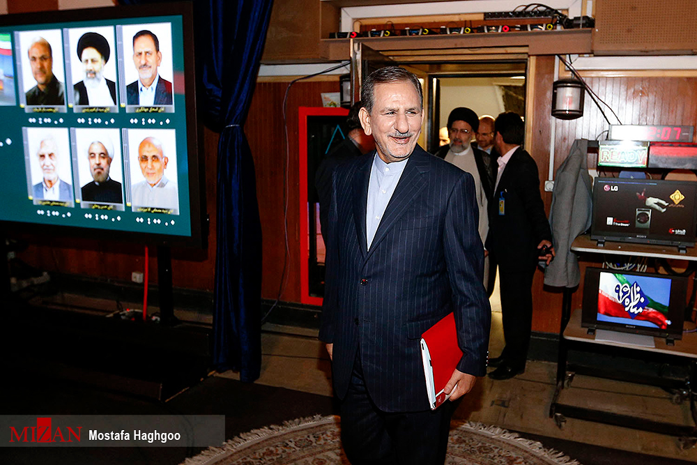 آخرین مناظره تلویزیونی کاندیداهای انتخابات ریاست جمهوری / آخرین مناظره تلویزیونی کاندیداهای دوازدهمین دوره انتخابات ریاست جمهوری با حضور سید ابراهیم رئیسی، حجت الاسلام حسن روحانی، سید مصطفی میرسلیم، مصطفی هاشمی طبا، اسحاق جهانگیری و محمدباقرقالیباف روز جمعه بیست و دوم اردیبهشت در صدا و سیما برگزار شد.