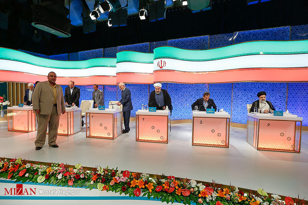 آخرین مناظره تلویزیونی کاندیداهای انتخابات ریاست جمهوری / آخرین مناظره تلویزیونی کاندیداهای دوازدهمین دوره انتخابات ریاست جمهوری با حضور سید ابراهیم رئیسی، حجت الاسلام حسن روحانی، سید مصطفی میرسلیم، مصطفی هاشمی طبا، اسحاق جهانگیری و محمدباقرقالیباف روز جمعه بیست و دوم اردیبهشت در صدا و سیما برگزار شد.