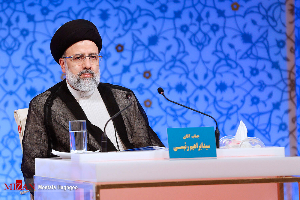 آخرین مناظره تلویزیونی کاندیداهای انتخابات ریاست جمهوری / آخرین مناظره تلویزیونی کاندیداهای دوازدهمین دوره انتخابات ریاست جمهوری با حضور سید ابراهیم رئیسی، حجت الاسلام حسن روحانی، سید مصطفی میرسلیم، مصطفی هاشمی طبا، اسحاق جهانگیری و محمدباقرقالیباف روز جمعه بیست و دوم اردیبهشت در صدا و سیما برگزار شد.