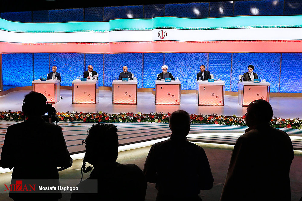 آخرین مناظره تلویزیونی کاندیداهای انتخابات ریاست جمهوری / آخرین مناظره تلویزیونی کاندیداهای دوازدهمین دوره انتخابات ریاست جمهوری با حضور سید ابراهیم رئیسی، حجت الاسلام حسن روحانی، سید مصطفی میرسلیم، مصطفی هاشمی طبا، اسحاق جهانگیری و محمدباقرقالیباف روز جمعه بیست و دوم اردیبهشت در صدا و سیما برگزار شد.