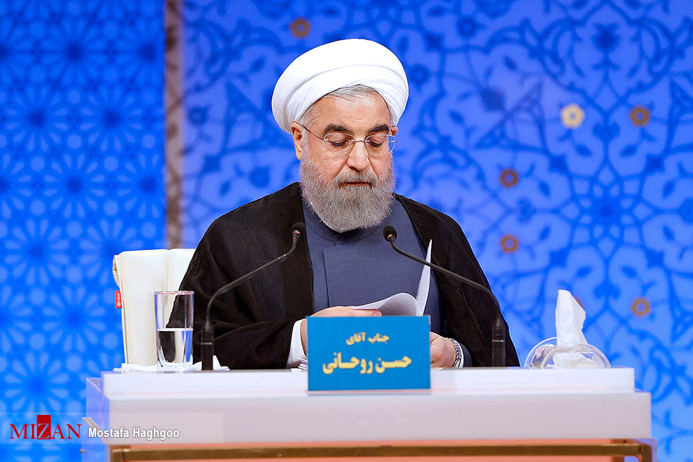 آخرین مناظره تلویزیونی کاندیداهای انتخابات ریاست جمهوری / آخرین مناظره تلویزیونی کاندیداهای دوازدهمین دوره انتخابات ریاست جمهوری با حضور سید ابراهیم رئیسی، حجت الاسلام حسن روحانی، سید مصطفی میرسلیم، مصطفی هاشمی طبا، اسحاق جهانگیری و محمدباقرقالیباف روز جمعه بیست و دوم اردیبهشت در صدا و سیما برگزار شد.