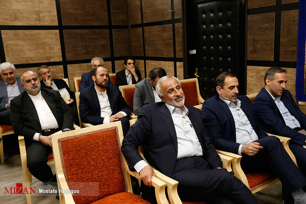 آخرین مناظره تلویزیونی کاندیداهای انتخابات ریاست جمهوری / آخرین مناظره تلویزیونی کاندیداهای دوازدهمین دوره انتخابات ریاست جمهوری با حضور سید ابراهیم رئیسی، حجت الاسلام حسن روحانی، سید مصطفی میرسلیم، مصطفی هاشمی طبا، اسحاق جهانگیری و محمدباقرقالیباف روز جمعه بیست و دوم اردیبهشت در صدا و سیما برگزار شد.