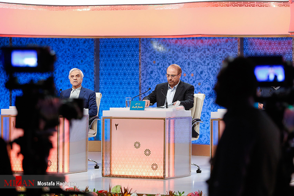 آخرین مناظره تلویزیونی کاندیداهای انتخابات ریاست جمهوری / آخرین مناظره تلویزیونی کاندیداهای دوازدهمین دوره انتخابات ریاست جمهوری با حضور سید ابراهیم رئیسی، حجت الاسلام حسن روحانی، سید مصطفی میرسلیم، مصطفی هاشمی طبا، اسحاق جهانگیری و محمدباقرقالیباف روز جمعه بیست و دوم اردیبهشت در صدا و سیما برگزار شد.