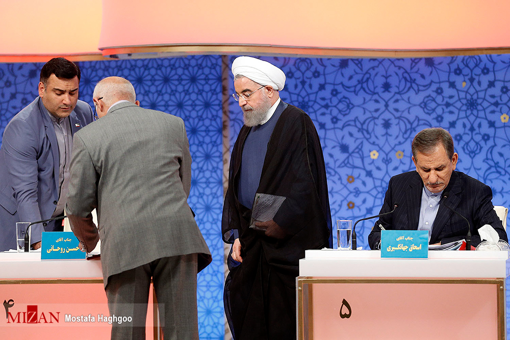 آخرین مناظره تلویزیونی کاندیداهای انتخابات ریاست جمهوری / آخرین مناظره تلویزیونی کاندیداهای دوازدهمین دوره انتخابات ریاست جمهوری با حضور سید ابراهیم رئیسی، حجت الاسلام حسن روحانی، سید مصطفی میرسلیم، مصطفی هاشمی طبا، اسحاق جهانگیری و محمدباقرقالیباف روز جمعه بیست و دوم اردیبهشت در صدا و سیما برگزار شد.