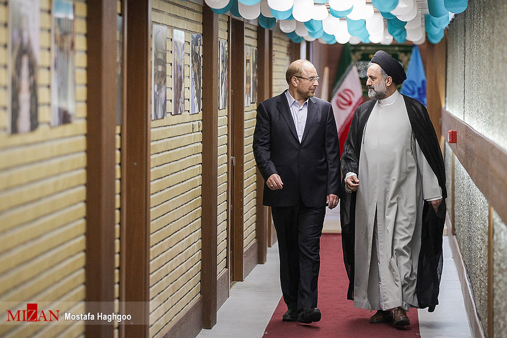 آخرین مناظره تلویزیونی کاندیداهای انتخابات ریاست جمهوری / آخرین مناظره تلویزیونی کاندیداهای دوازدهمین دوره انتخابات ریاست جمهوری با حضور سید ابراهیم رئیسی، حجت الاسلام حسن روحانی، سید مصطفی میرسلیم، مصطفی هاشمی طبا، اسحاق جهانگیری و محمدباقرقالیباف روز جمعه بیست و دوم اردیبهشت در صدا و سیما برگزار شد.