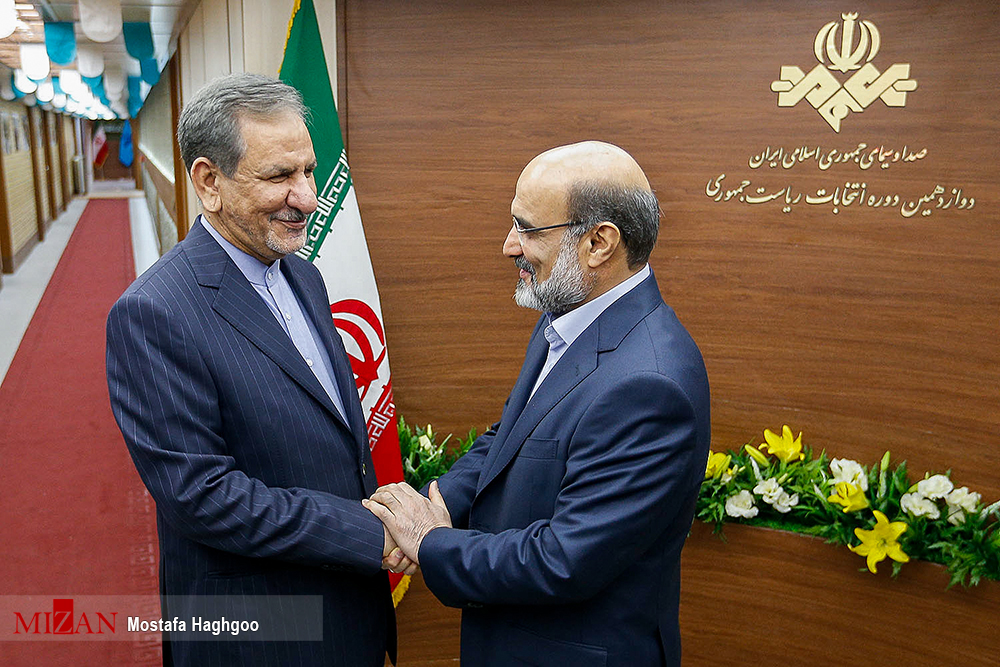 آخرین مناظره تلویزیونی کاندیداهای انتخابات ریاست جمهوری / آخرین مناظره تلویزیونی کاندیداهای دوازدهمین دوره انتخابات ریاست جمهوری با حضور سید ابراهیم رئیسی، حجت الاسلام حسن روحانی، سید مصطفی میرسلیم، مصطفی هاشمی طبا، اسحاق جهانگیری و محمدباقرقالیباف روز جمعه بیست و دوم اردیبهشت در صدا و سیما برگزار شد.