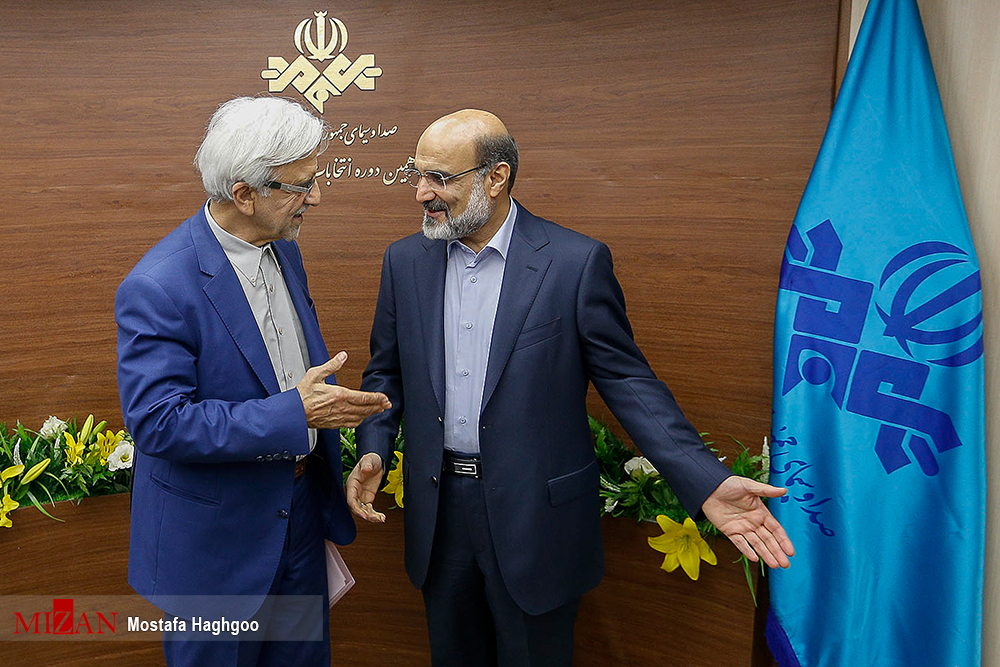 آخرین مناظره تلویزیونی کاندیداهای انتخابات ریاست جمهوری / آخرین مناظره تلویزیونی کاندیداهای دوازدهمین دوره انتخابات ریاست جمهوری با حضور سید ابراهیم رئیسی، حجت الاسلام حسن روحانی، سید مصطفی میرسلیم، مصطفی هاشمی طبا، اسحاق جهانگیری و محمدباقرقالیباف روز جمعه بیست و دوم اردیبهشت در صدا و سیما برگزار شد.