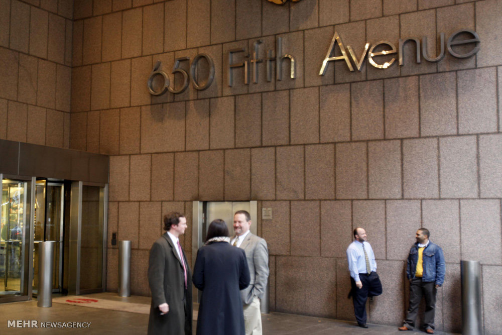 گزارش تصویری / ساختمان بنیاد علوی در منهتن نیویورک / هیات منصفه دادگاهی در نیویورک علیه بنیاد علوی رای داده و به این ترتیب راه را برای مصادره اموال آن هموار کرده است. بنیاد علوی مالکیت ساختمانی ۳۶ طبقه در خیابان پنجم منطقه منتهن نیویورک به ارزش بیش از ۵۰۰ میلیون دلار را در اختیار دارد.