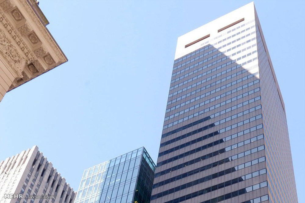 گزارش تصویری / ساختمان بنیاد علوی در منهتن نیویورک / هیات منصفه دادگاهی در نیویورک علیه بنیاد علوی رای داده و به این ترتیب راه را برای مصادره اموال آن هموار کرده است. بنیاد علوی مالکیت ساختمانی ۳۶ طبقه در خیابان پنجم منطقه منتهن نیویورک به ارزش بیش از ۵۰۰ میلیون دلار را در اختیار دارد.